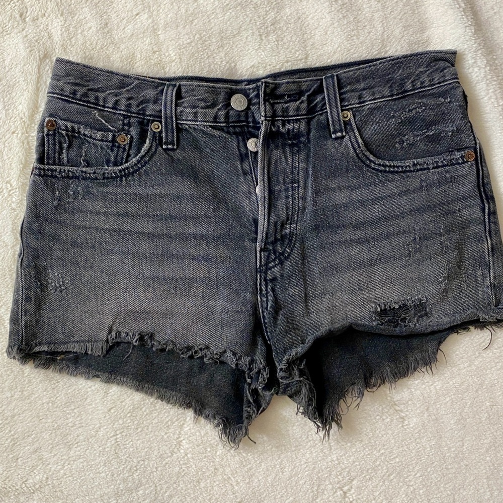 Levi’s Women's Black Denim Shorts - Picture 2 of 8